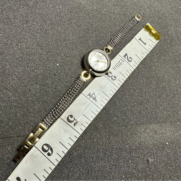 Carriage By Timex Silver Gold Tone Ladies Quartz Watch WR 30M Working - Picture 10 of 10